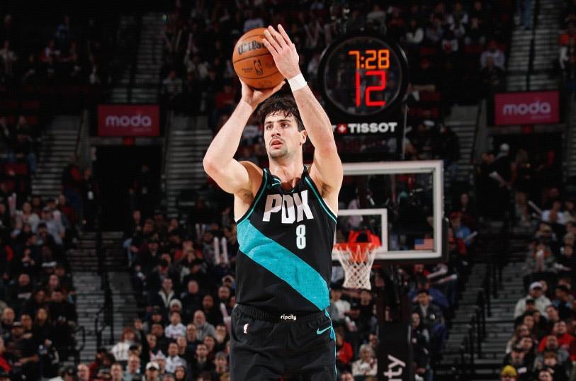 J9九游会平台-官方：阿夫迪亚背伤复发，提前退出对阵热火的比赛